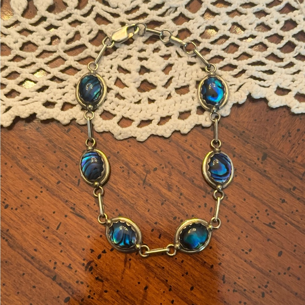 J J, Turquoise and Blue Tone Colored Glass Stones and Sterling Silver Bracelet. - Picture 13 of 13